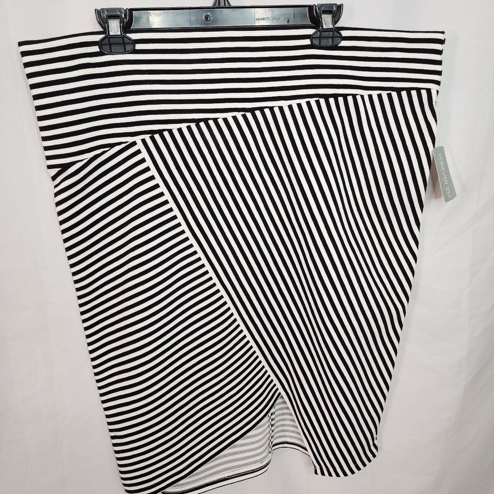 Forever 21 Plus Size 3X Striped Skirt Black White Knee Length Brand New